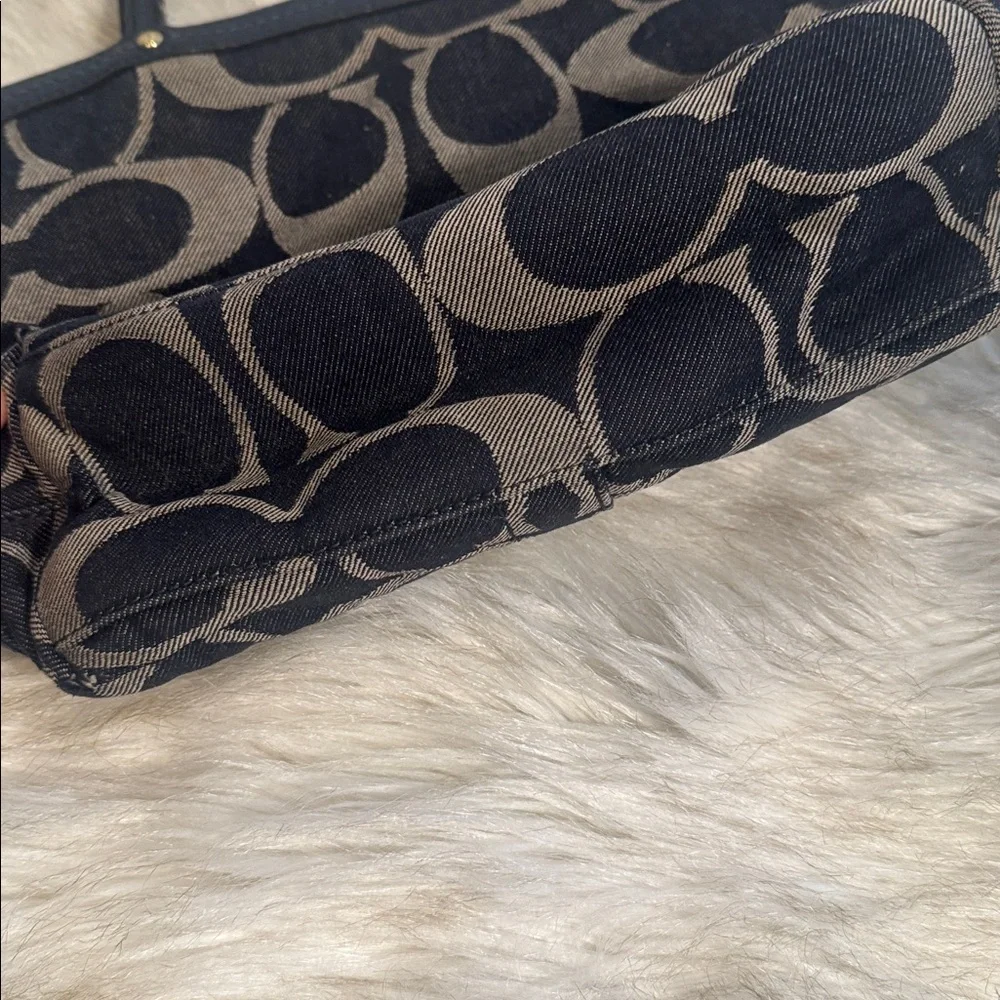 Vintage Coach Signature Denim Tote Bag Navy
Women's‎ Tote Bag . - Picture 6 of 11